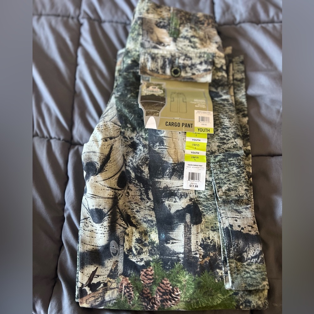 NWT Mossy Oak youth cargo pants
